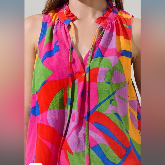 SugarLips Soleil Abstract Miley Sleeveless Blouse & Wave High Waisted Shorts Set - Picture 6 of 10